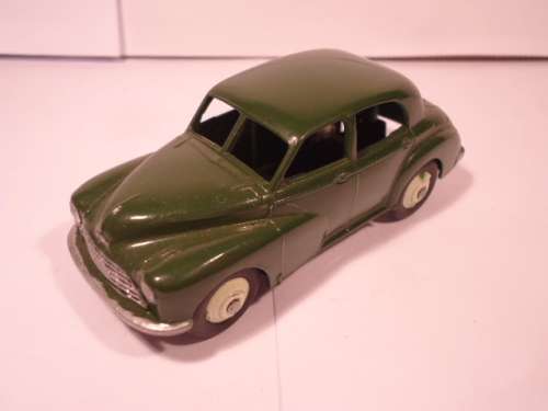 Dinky - Morris Oxford - Restored - wheels wrong color - # 40G