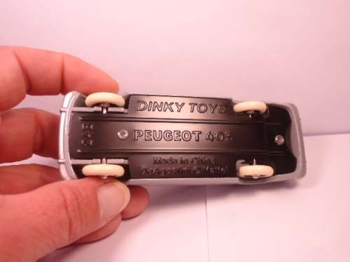 Dinky DeAgostini - Peugeot 403 - with windows - # 521