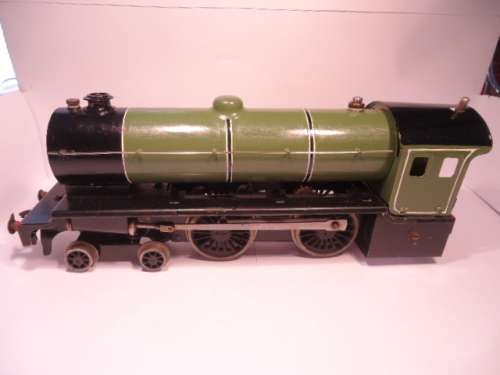 Bassett Lowke - O Guage - 4-4-0 Locomotive + Tender. Loco misson one plate + tender the coals