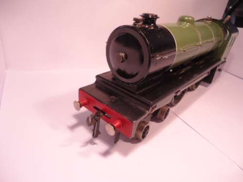 Bassett Lowke - O Guage - 4-4-0 Locomotive + Tender. Loco misson one plate + tender the coals