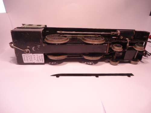 Bassett Lowke - O Guage - 4-4-0 Locomotive + Tender. Loco misson one plate + tender the coals