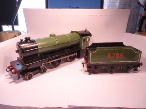 Bassett Lowke - O Guage - 4-4-0 Locomotive + Tender. Loco misson one plate + tender the coals