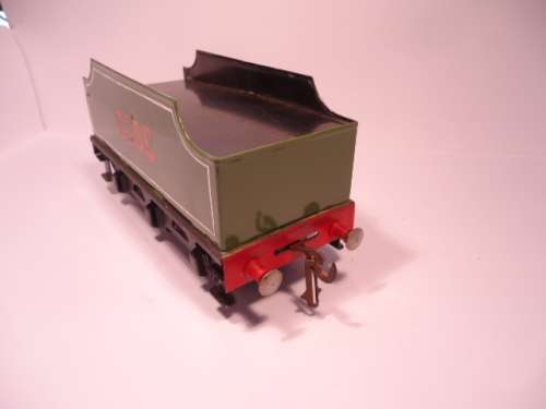 Bassett Lowke - O Guage - 4-4-0 Locomotive + Tender. Loco misson one plate + tender the coals