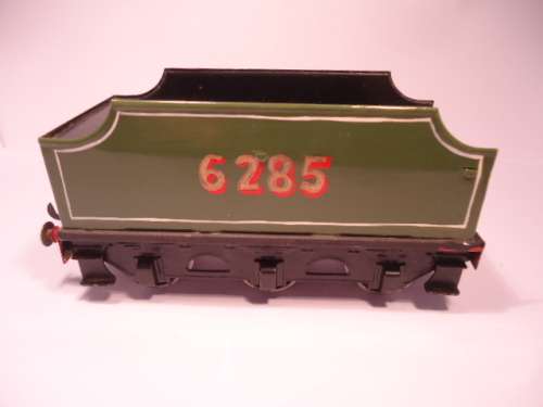 Bassett Lowke - O Guage - 4-4-0 Locomotive + Tender. Loco misson one plate + tender the coals