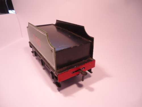 Bassett Lowke - O Guage - 4-4-0 Locomotive + Tender. Loco misson one plate + tender the coals