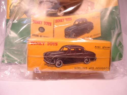 Dinky Toys - Degostini - Peugeot 403 -  # 521