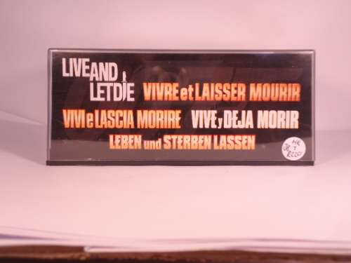 James Bond 007 - Mini Moke with 2 figurines - Live and let die