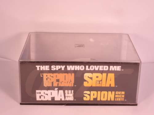 James Bond 007 - Lotus Esprit, with 2 figurines - The spy who loved me