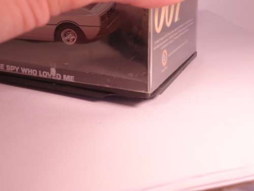 James Bond 007 - Lotus Esprit, with 2 figurines - The spy who loved me