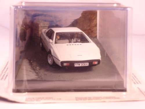 James Bond 007 - Lotus Esprit with 2 figurines - The Spy Who Loved Me