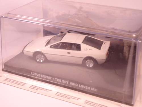 James Bond 007 - Lotus Esprit with 2 figurines - The Spy Who Loved Me