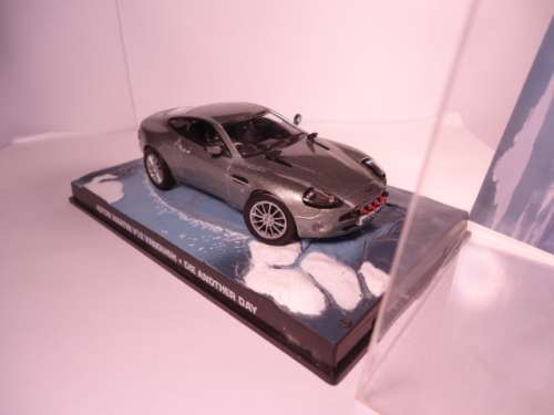 James Bond 007 - Aston Martin V12 Vanquish with figurine - Die Another Day
