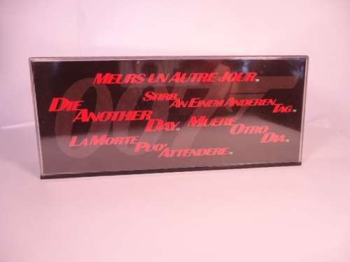 James Bond 007 - Aston Martin V12 Vanquish with figurine - Die Another Day