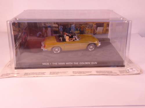 James Bond 007 - MGB with 2 figurines - The Man With The Golden Gun