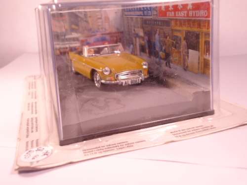 James Bond 007 - MGB with 2 figurines - The Man With The Golden Gun
