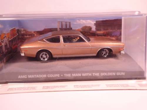 James Bond 007 - AMC Matador Coupe with 2 figurines - The Man With The Golden Gun
