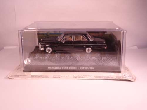 James Bond 007 - Mercedes-Benz 250SE with figurine - Octopussy