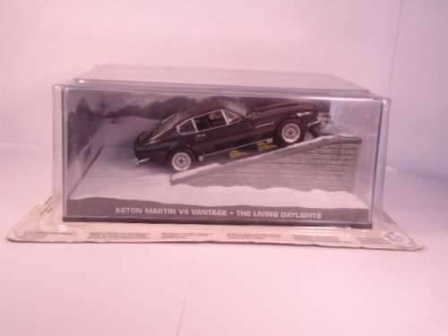 James Bond 007 - Aston Martin V8 Vantage with 2 figurines - The Living Daylights