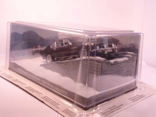James Bond 007 - Aston Martin V8 Vantage with 2 figurines - The Living Daylights
