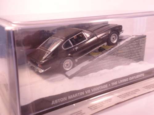 James Bond 007 - Aston Martin V8 Vantage with 2 figurines - The Living Daylights