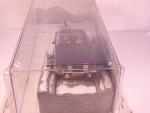 James Bond 007 - Aston Martin V8 Vantage with 2 figurines - The Living Daylights