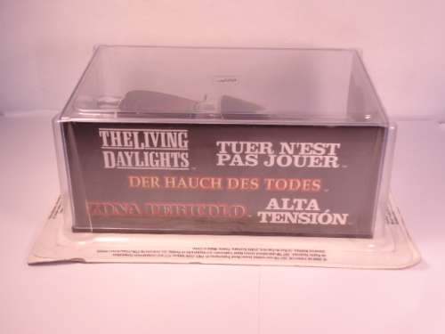 James Bond 007 - Aston Martin V8 Vantage with 2 figurines - The Living Daylights