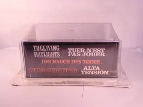 James Bond 007 - Aston Martin V8 Vantage with figurine - The Living Daylights