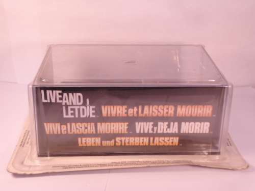 James Bond 007 - Chevrolet Impala with 2 figurines - Live And Let Die