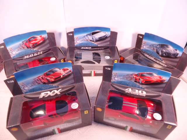 Shell -V Power - Lot of 5 Ferarri`s - Plastic Models 1:38