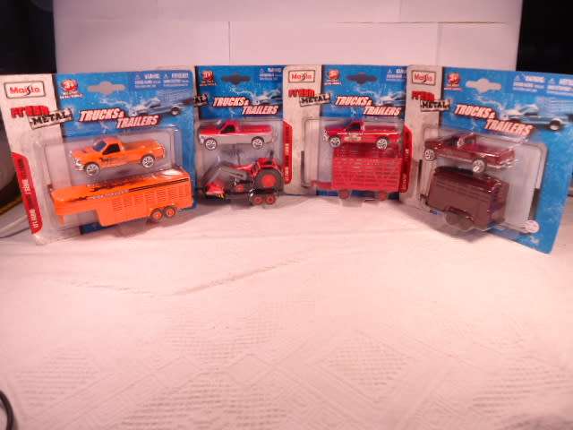 Maisto - Lot of 4 Bakkies & Trailors