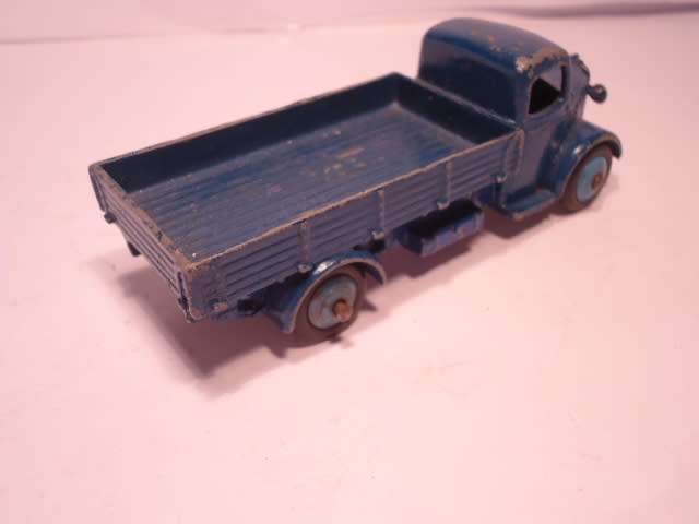 Dinky Toys - Austin truck - # 412 - To be restored