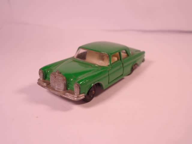 Matchbox Regular Wheels - Mercedes 300 SE - #46c