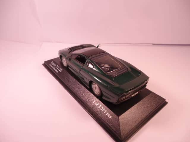 Minichamps -1991 Jaguar XJ 220 - 1 of 2,352 pcs - # 430102224