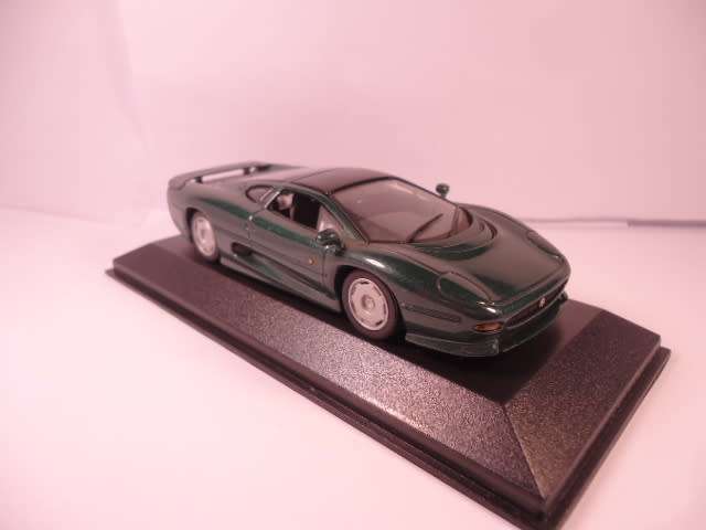 Minichamps -1991 Jaguar XJ 220 - 1 of 2,352 pcs - # 430102224