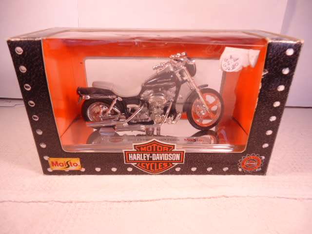 Maisto - 2002 FXDWG3 CVO Custom - Harley-Davidson Motorcycles - #39745