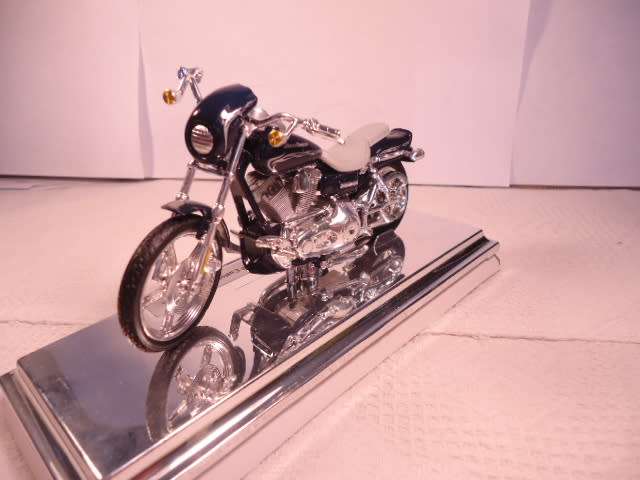 Maisto - 2002 FXDWG3 CVO Custom - Harley-Davidson Motorcycles - #39745