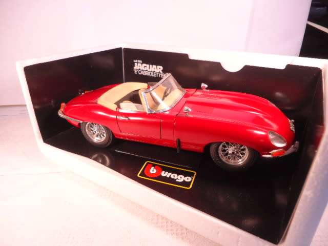 Bburago - 1961 Jaguar E-Type Cabriolet - #3016