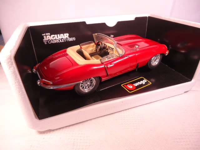 Bburago - 1961 Jaguar E-Type Cabriolet - #3016