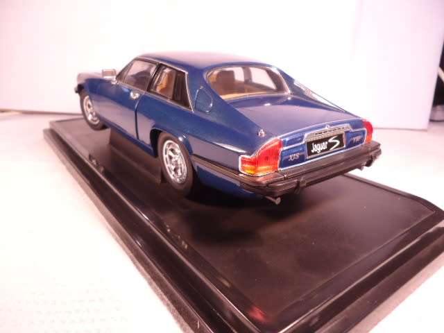 Road Signature - 1975 Jaguar XJS - #92658