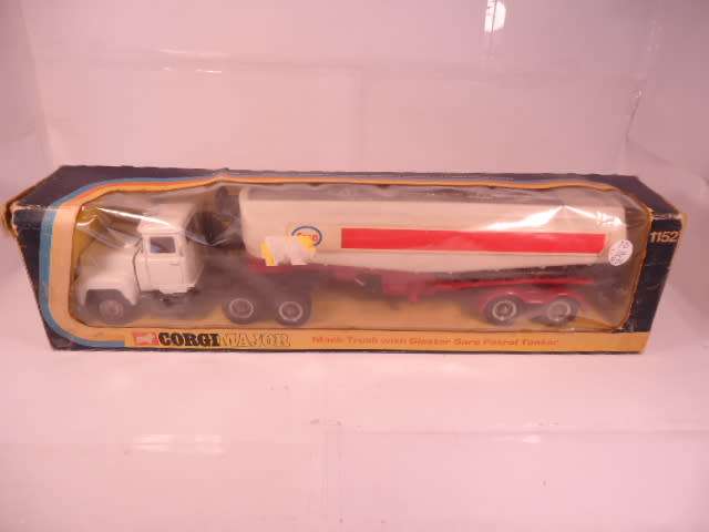 Corgi Major - Mack Truck with Gloster Saro Petrol Tanker - #1152-A