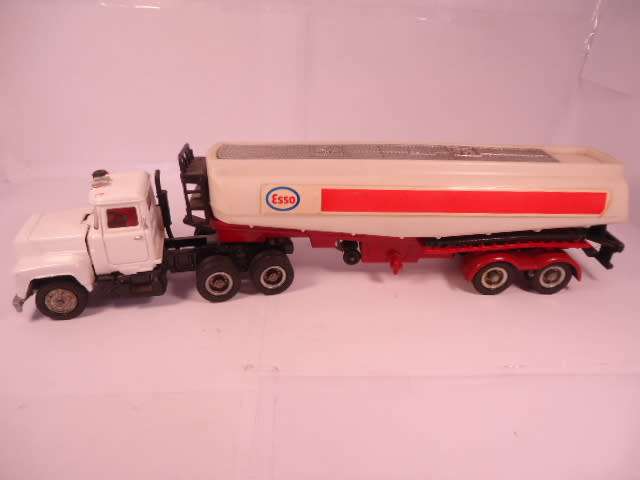 Corgi Major - Mack Truck with Gloster Saro Petrol Tanker - #1152-A