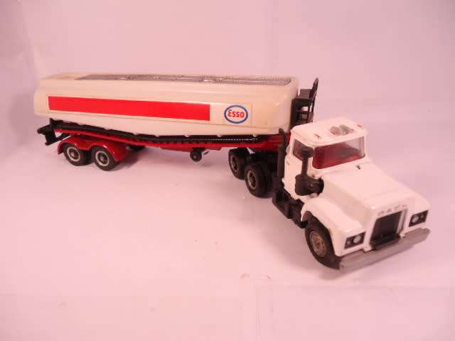 Corgi Major - Mack Truck with Gloster Saro Petrol Tanker - #1152-A
