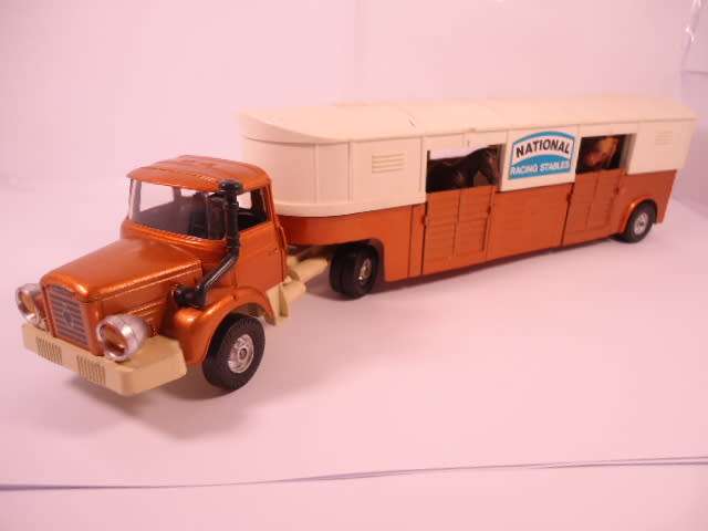 Corgi - Berliet Racehorse Transporter - National Racing Stables - #1105-B1