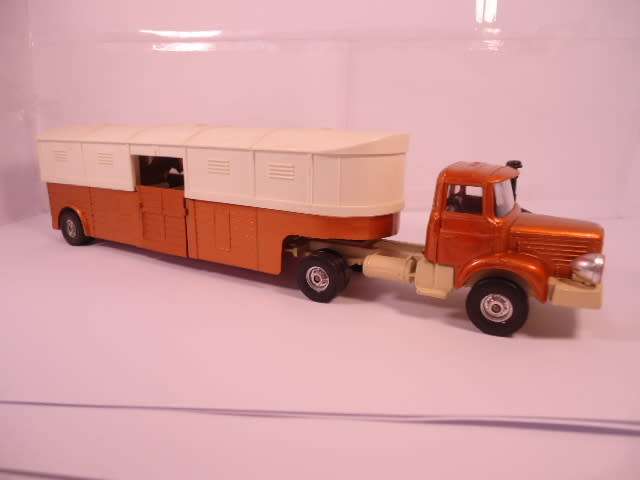 Corgi - Berliet Racehorse Transporter - National Racing Stables - #1105-B1