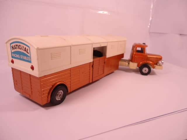 Corgi - Berliet Racehorse Transporter - National Racing Stables - #1105-B1