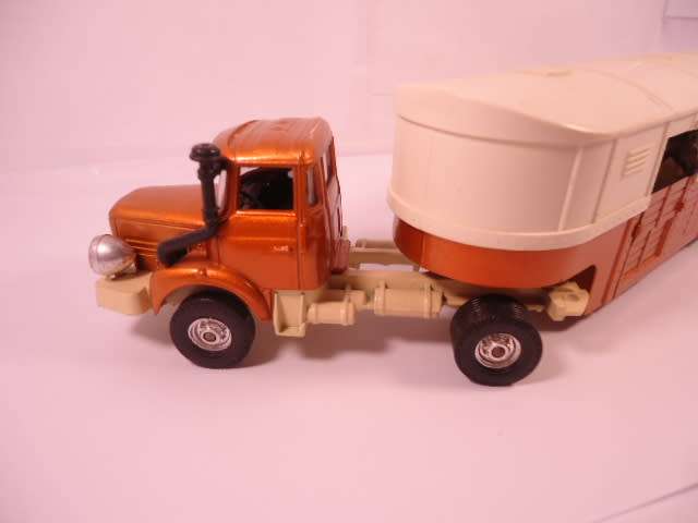 Corgi - Berliet Racehorse Transporter - National Racing Stables - #1105-B1