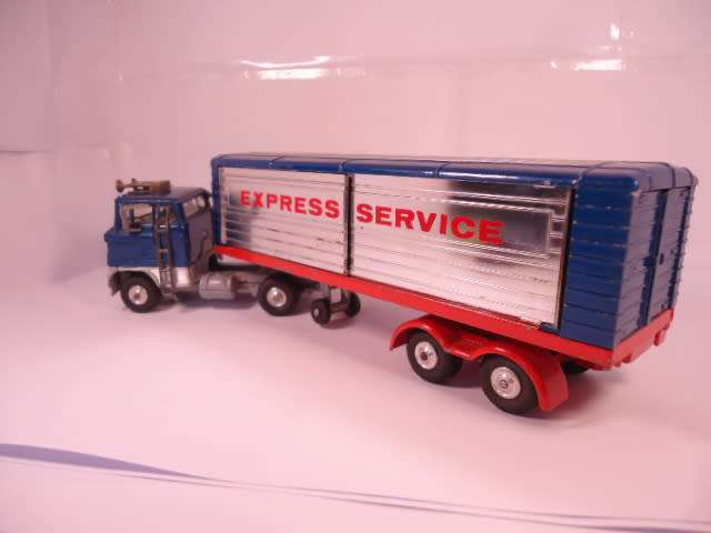 Corgi - Ford Articulated Truck (Express Services) - #1137-A1