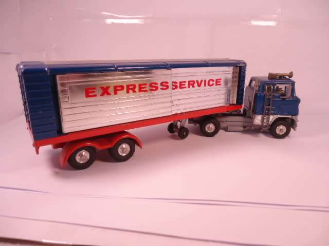 Corgi - Ford Articulated Truck (Express Services) - #1137-A1
