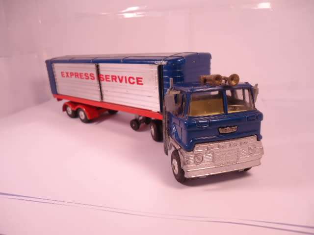 Corgi - Ford Articulated Truck (Express Services) - #1137-A1