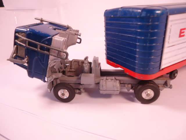 Corgi - Ford Articulated Truck (Express Services) - #1137-A1
